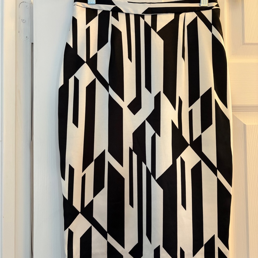 Vintage Black and Ivory Geometric Patterned Pencil Skirt, above knee length